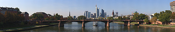 Skyline Frankfurt im Sommer
