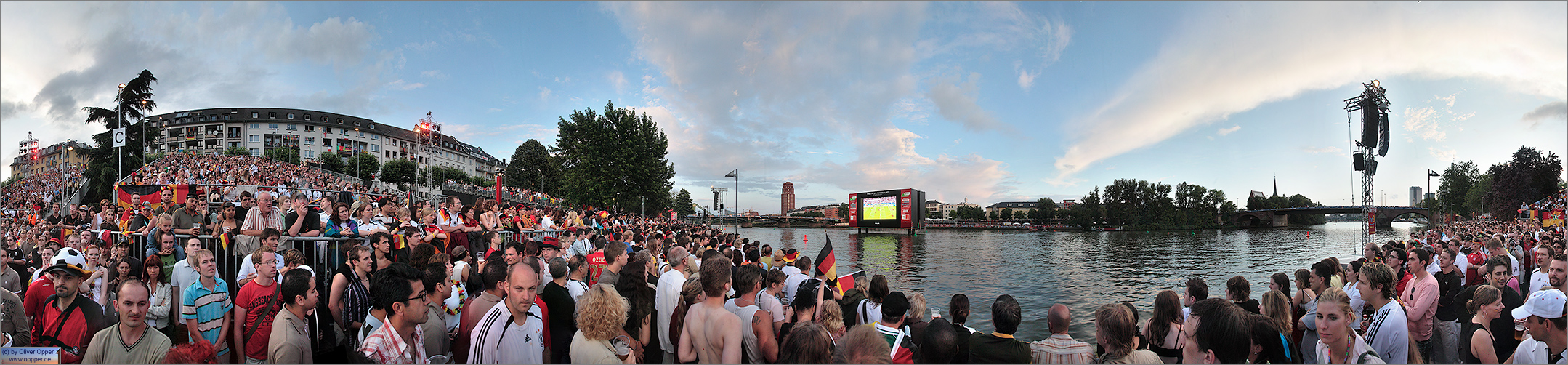 Frankfurt - public viewing - Fu�ball WM2006 - p128 - (c) by Oliver Opper