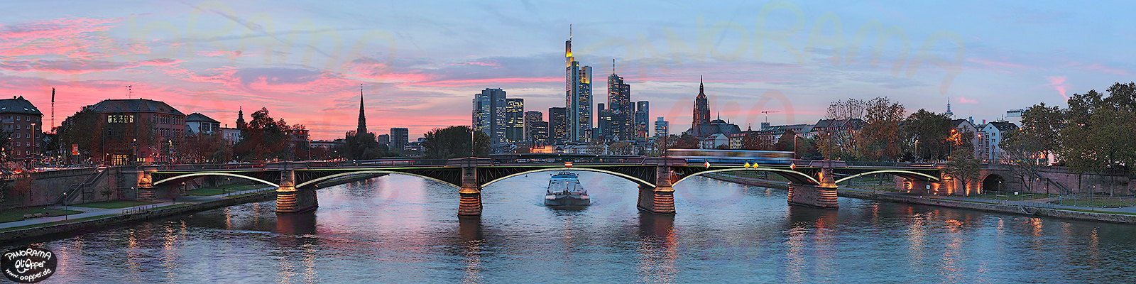 Frankfurt Skyline zum Sonnenuntergang - p141 - (c) by Oliver Opper