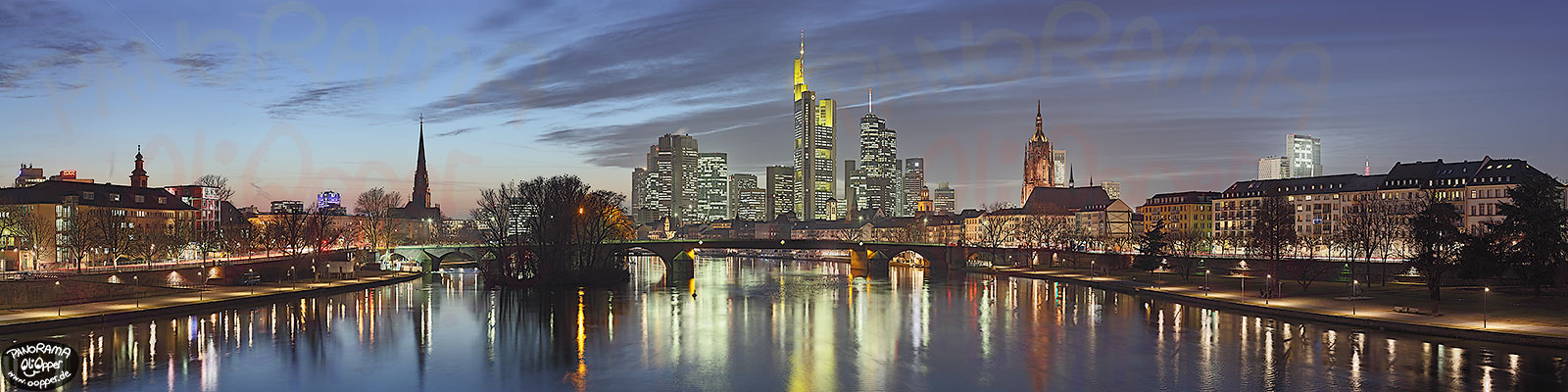 Skyline Frankfurt/M zur blauen Stunde - p461 - (c) by Oliver Opper