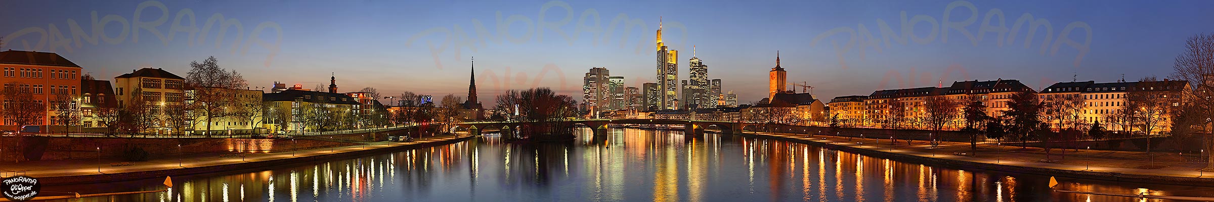Skyline Frankfurt zur blauen Stunde - p114 - (c) by Oliver Opper