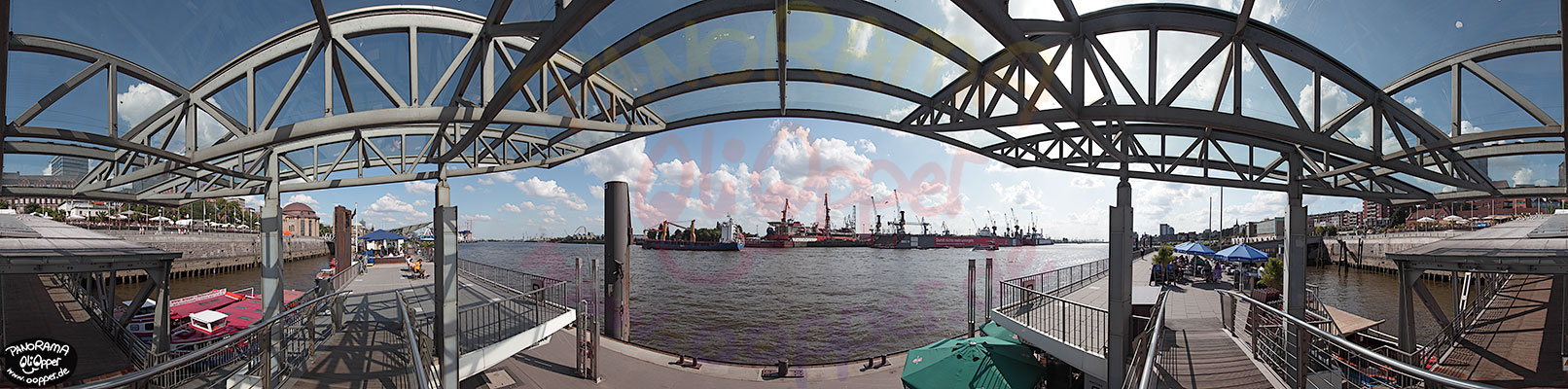 Hamburg - Bei den Landungsbr�cken am Tag - p058 - (c) by Oliver Opper