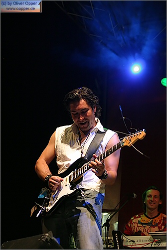 Schlossgrabenfest 2005 - Tommy and the Moondogs - (c) by Oliver Opper