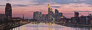 Frankfurt am Main - Die Skyline von der Deutschherrnbr�cke bei Nacht - p407