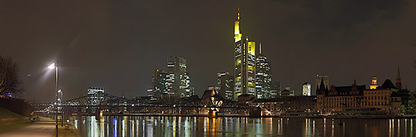 Frankfurt Skyline bei Nacht II