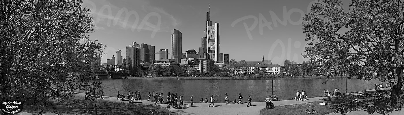 Frankfurt - schwarz/wei - Tag - p8422 - (c) by Oliver Opper