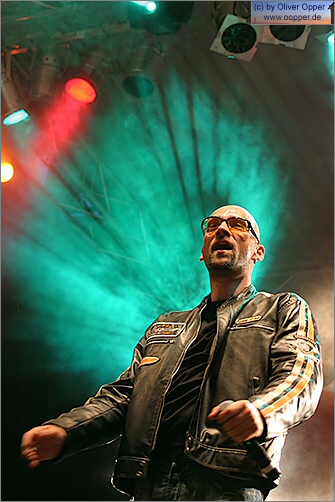 Schlossgrabenfest 2005 - Tommy and the Moondogs - (c) by Oliver Opper